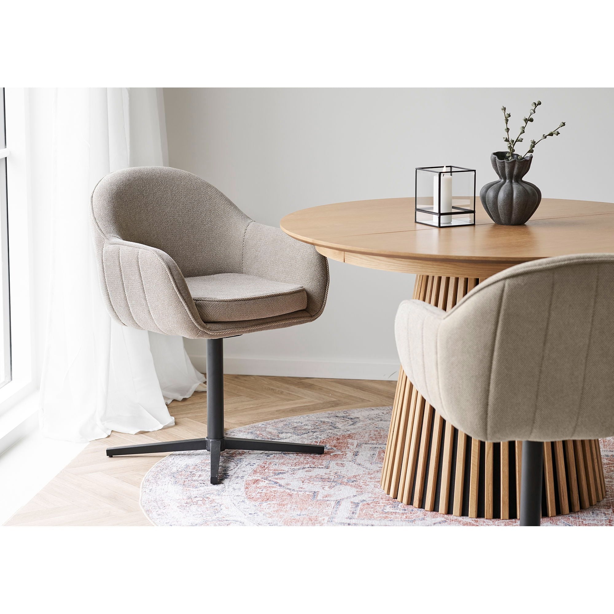 Eetkamerstoel Tamera – Luxe Comfort met Zwarte Poot - Casa Neu