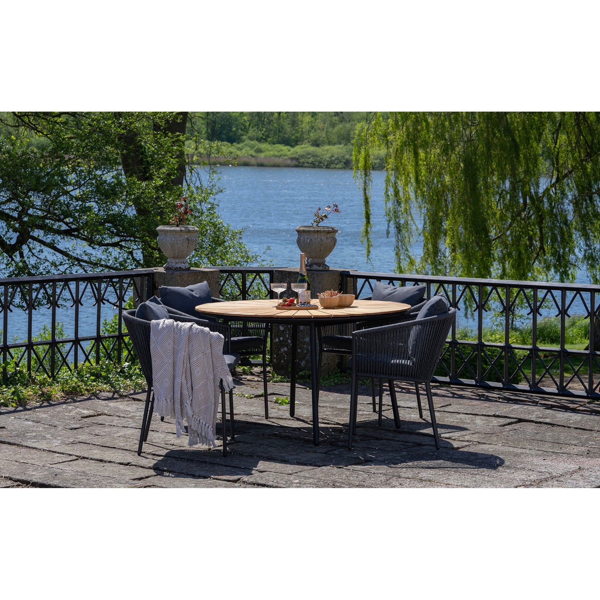 Tuinset Salerno Elegance – Teak Tafel & 4 Eetstoelen - Casa Neu
